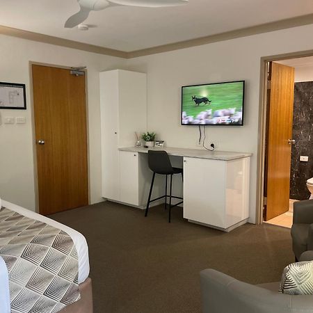 Oasis Inn Ulladulla - Welcoming Guests 18 Years And Older Exteriör bild