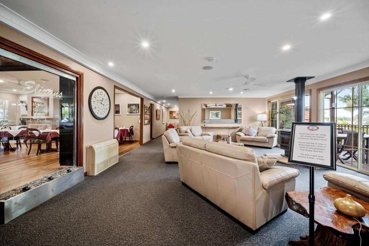 Oasis Inn Ulladulla - Welcoming Guests 18 Years And Older Exteriör bild