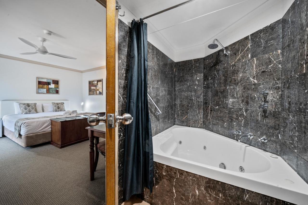 Oasis Inn Ulladulla - Welcoming Guests 18 Years And Older Exteriör bild