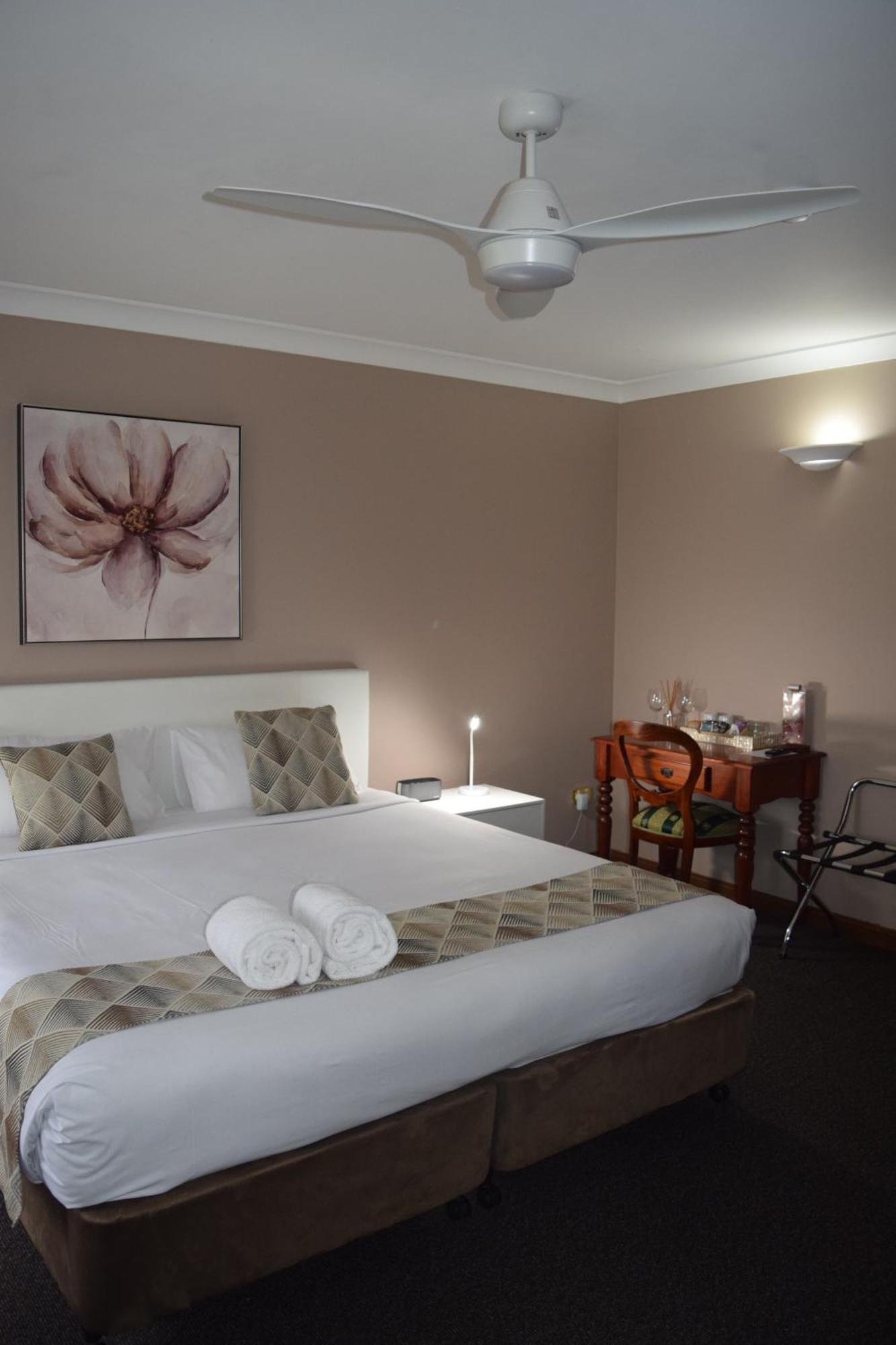 Oasis Inn Ulladulla - Welcoming Guests 18 Years And Older Exteriör bild