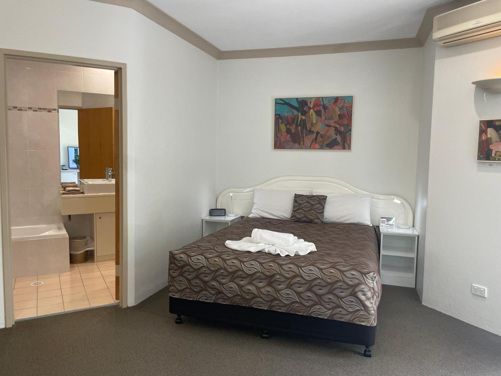 Oasis Inn Ulladulla - Welcoming Guests 18 Years And Older Exteriör bild
