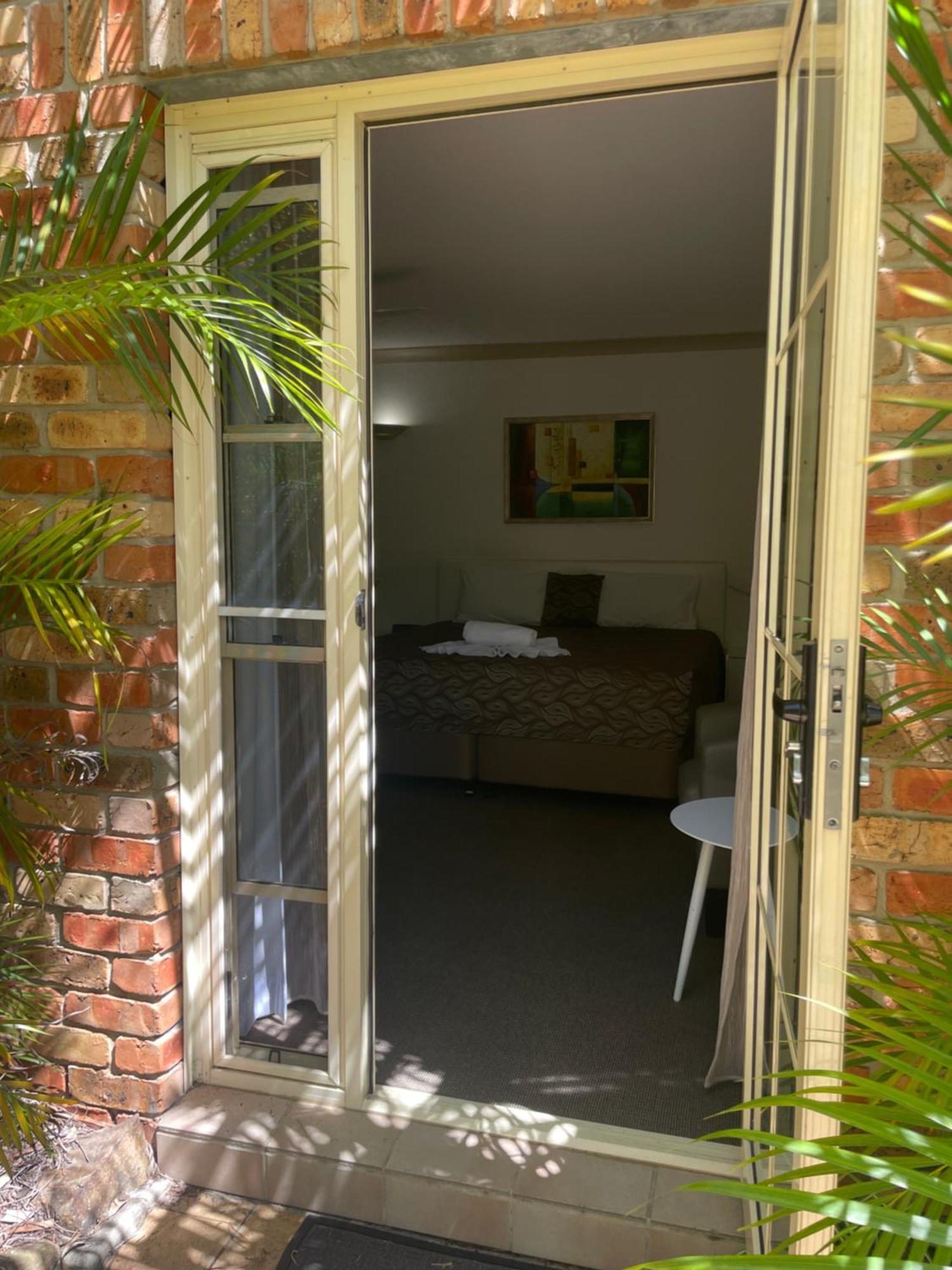 Oasis Inn Ulladulla - Welcoming Guests 18 Years And Older Exteriör bild