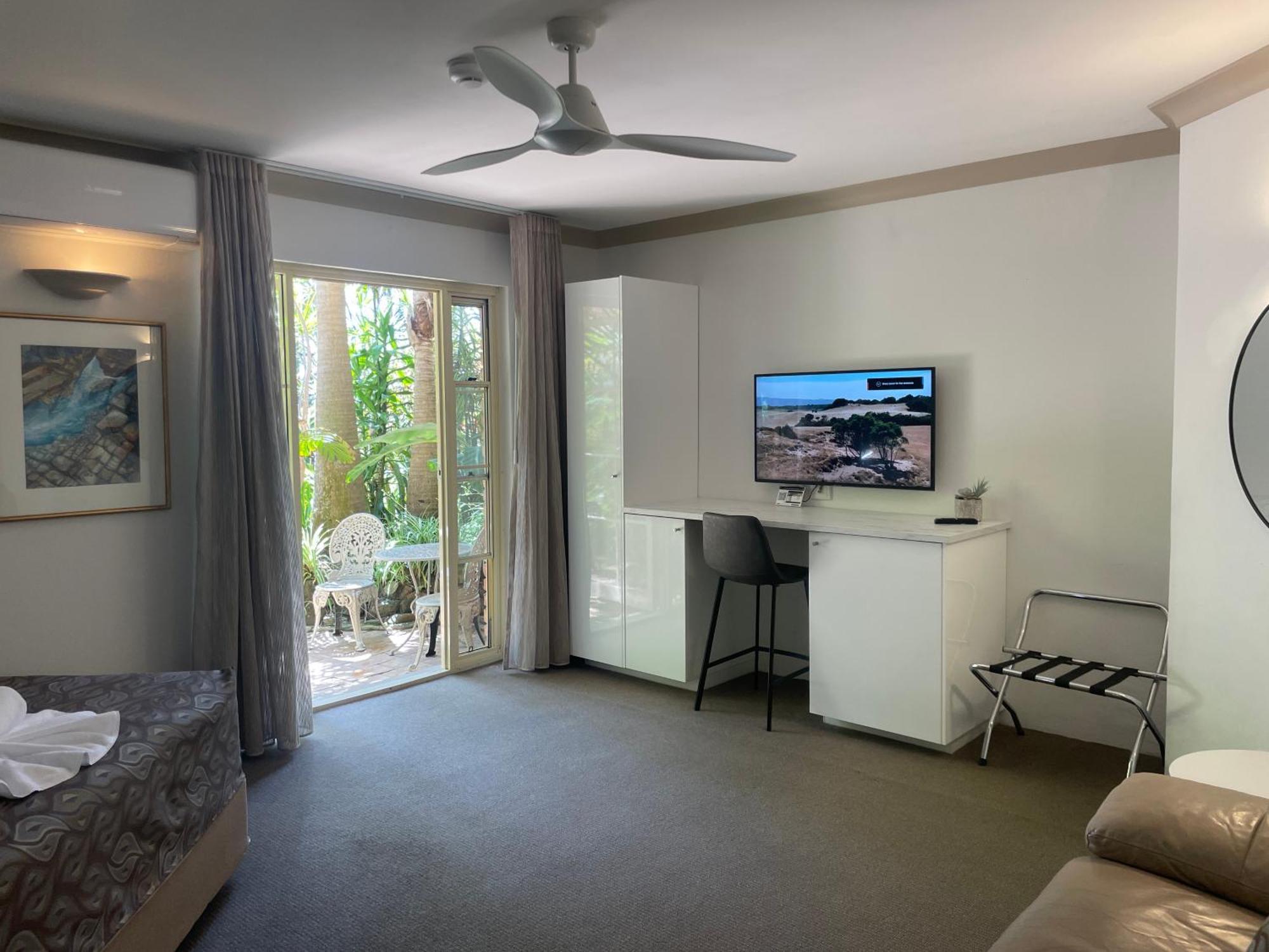 Oasis Inn Ulladulla - Welcoming Guests 18 Years And Older Exteriör bild