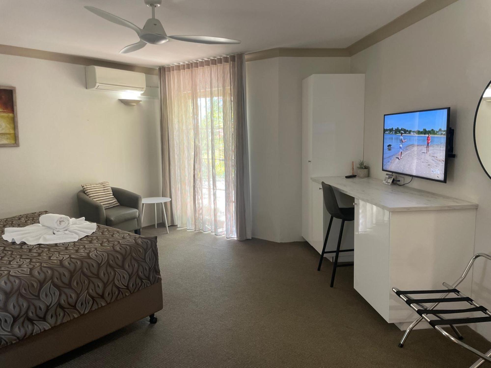 Oasis Inn Ulladulla - Welcoming Guests 18 Years And Older Exteriör bild