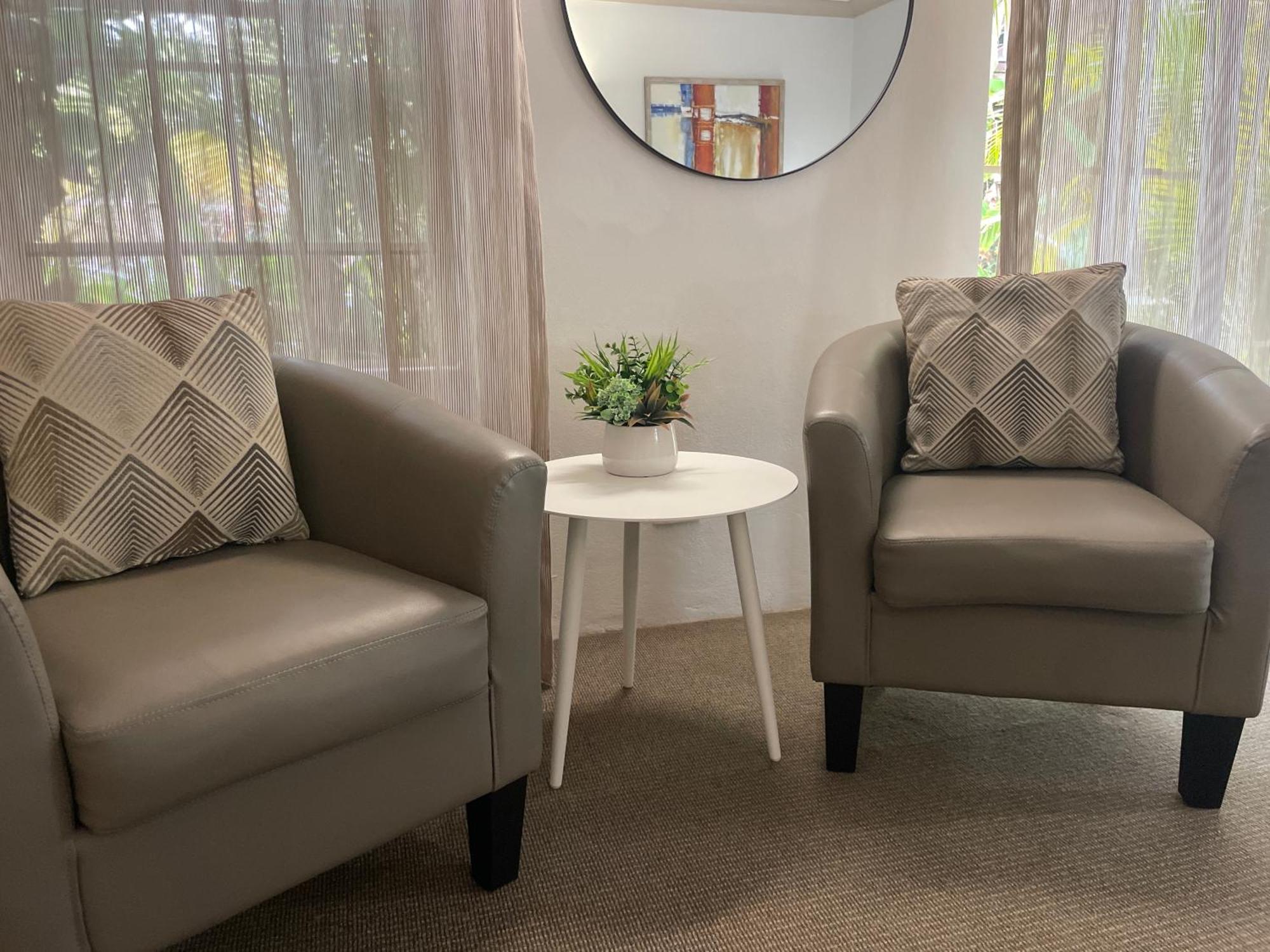 Oasis Inn Ulladulla - Welcoming Guests 18 Years And Older Exteriör bild