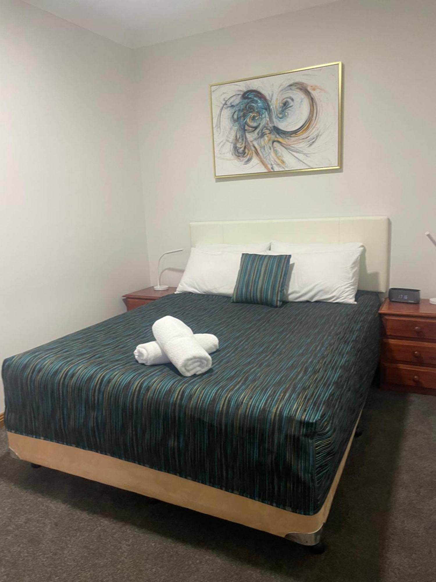Oasis Inn Ulladulla - Welcoming Guests 18 Years And Older Exteriör bild