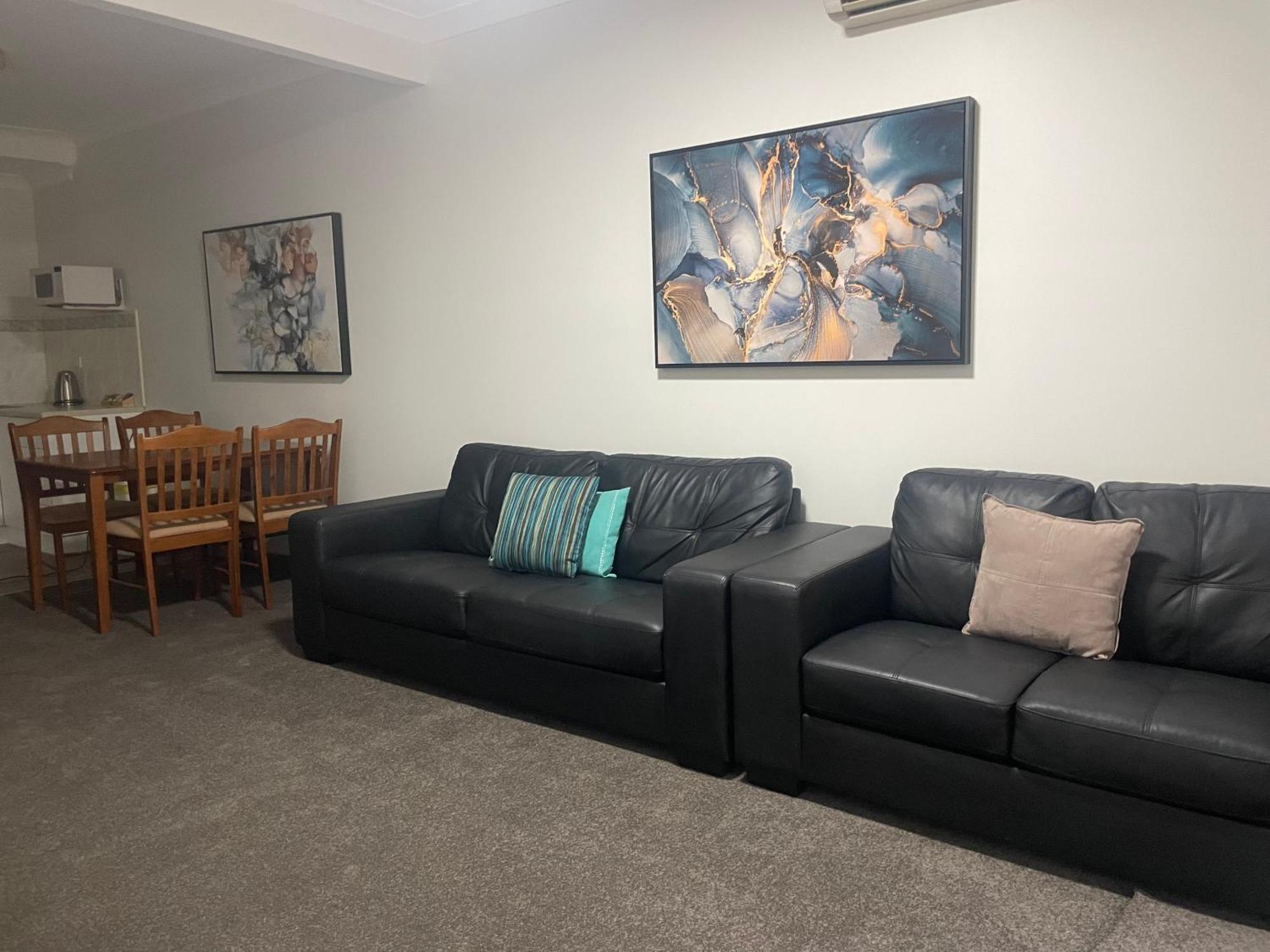 Oasis Inn Ulladulla - Welcoming Guests 18 Years And Older Exteriör bild