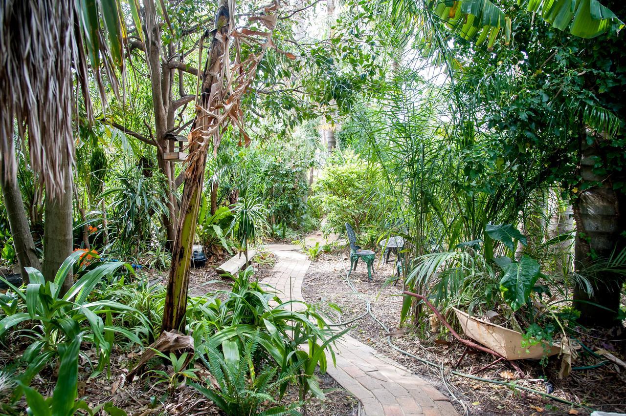 Oasis Inn Ulladulla - Welcoming Guests 18 Years And Older Exteriör bild