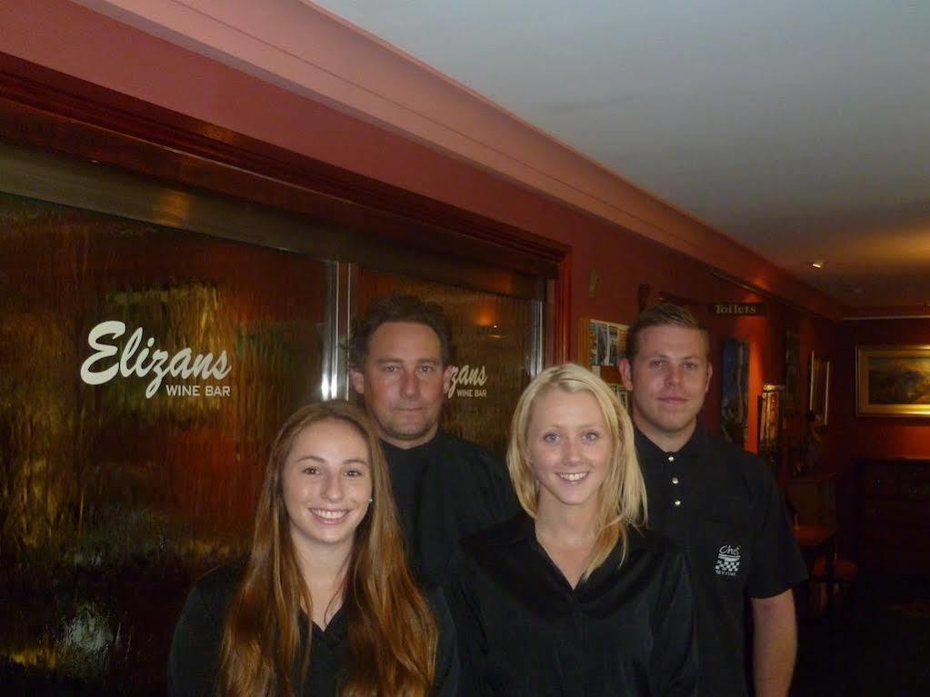 Oasis Inn Ulladulla - Welcoming Guests 18 Years And Older Exteriör bild